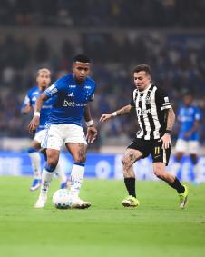 Cruzeiro x Atlético: equipes disputam clássico no Mineirão