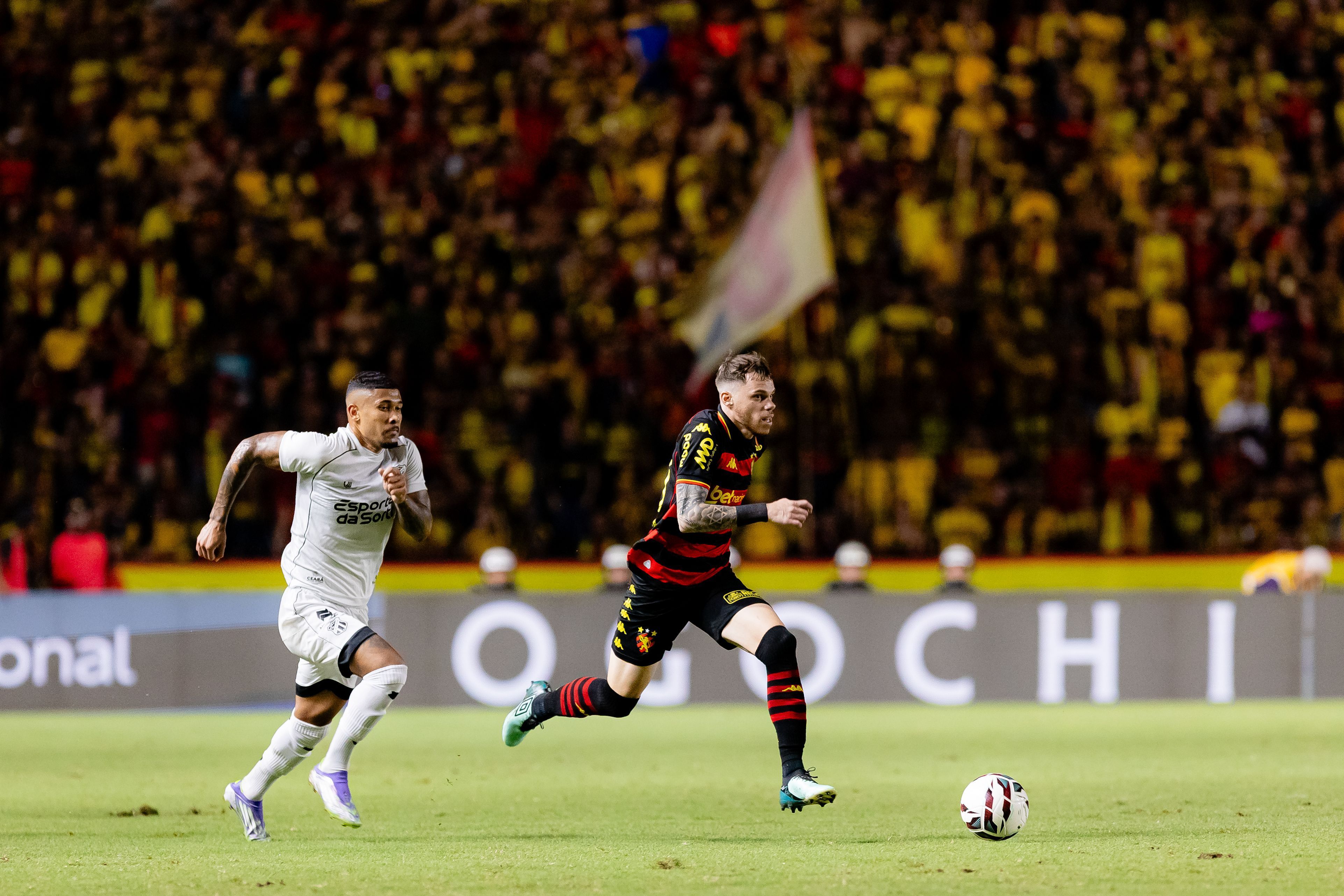Sport vence clássico contra Ceará e cola nos líderes da Série B do Brasileirão