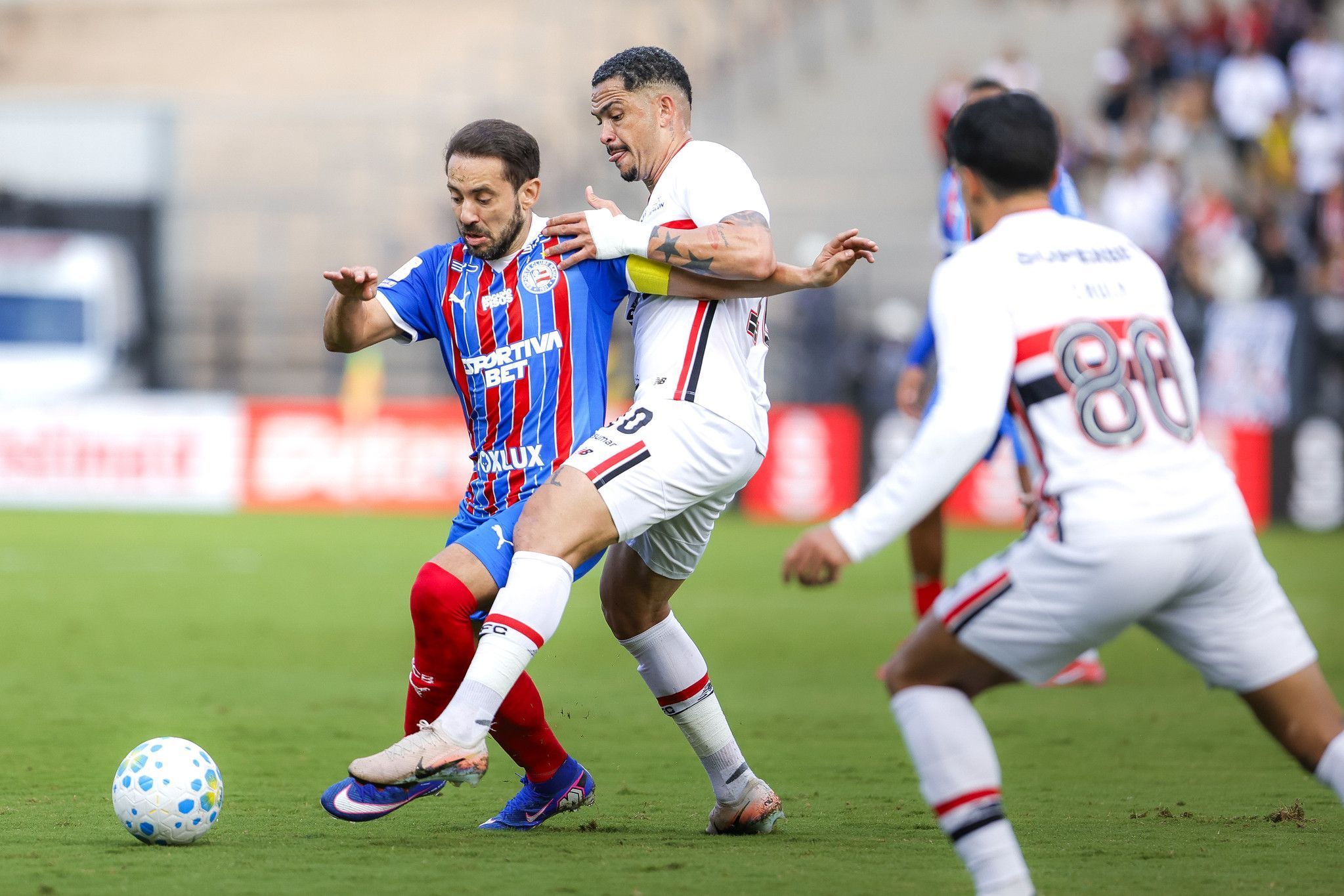 Bahia marca no último minuto e arranca empate com São Paulo no Brasileiro