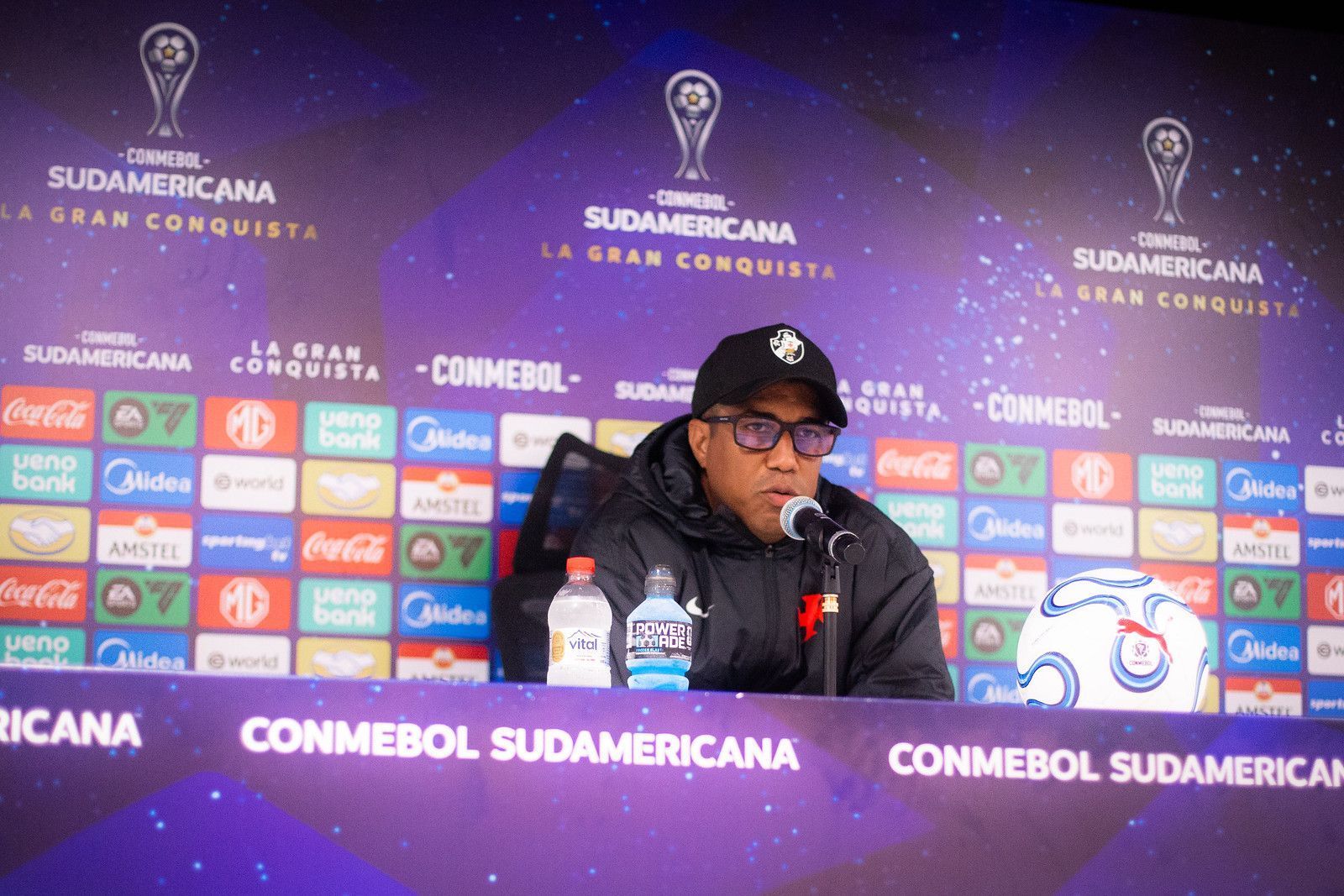 Escalação do Vasco: equipe viaja com time misto para encarar o Olimpia-PAR