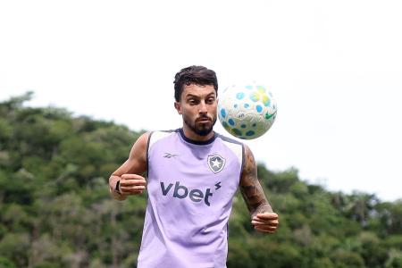 Alex Telles deve continuar segundo o titular da lateral esquerda do Botafogo