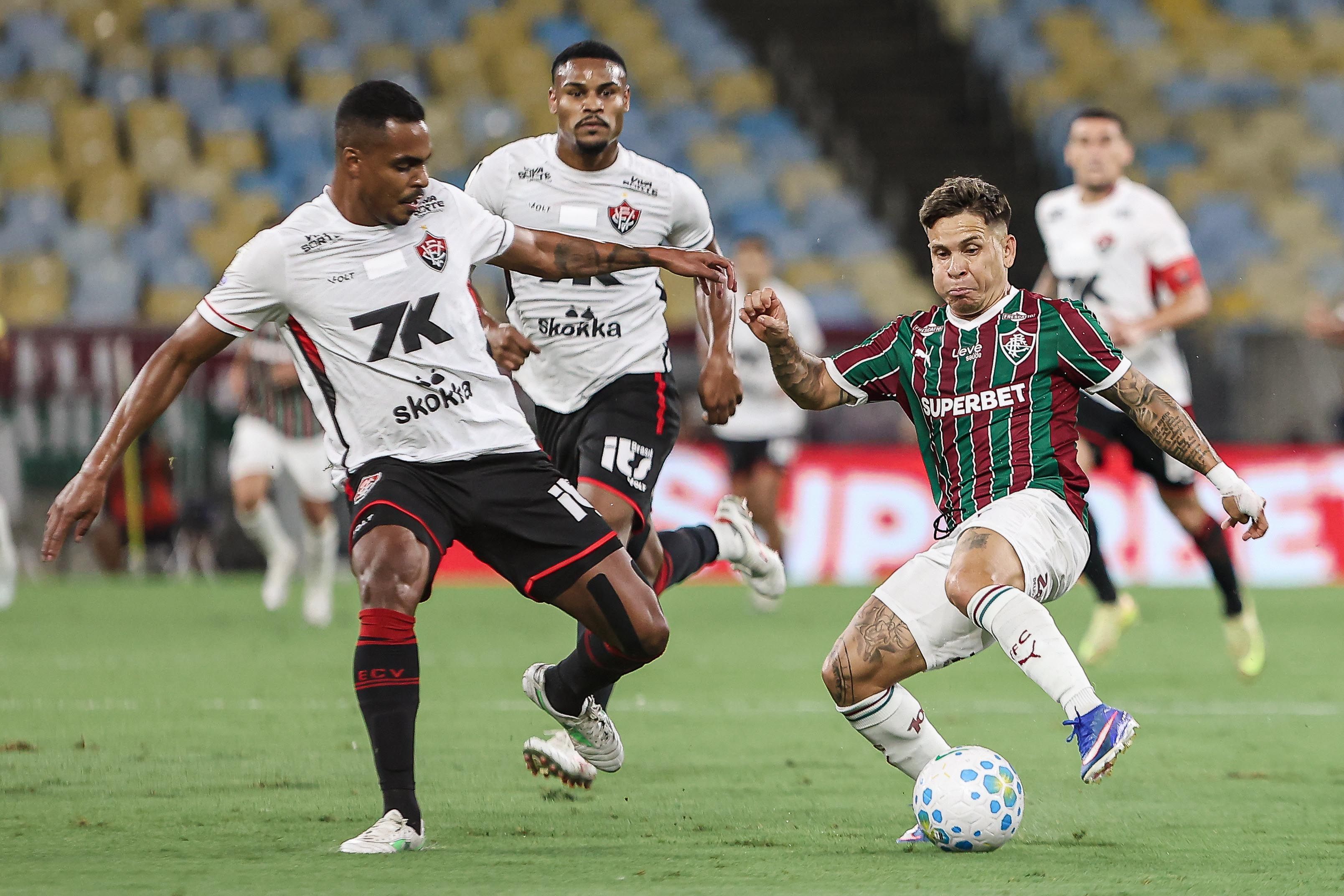 Pelo Brasileiro, Fluminense busca empate com Vitória e segue em ‘crise’ na temporada