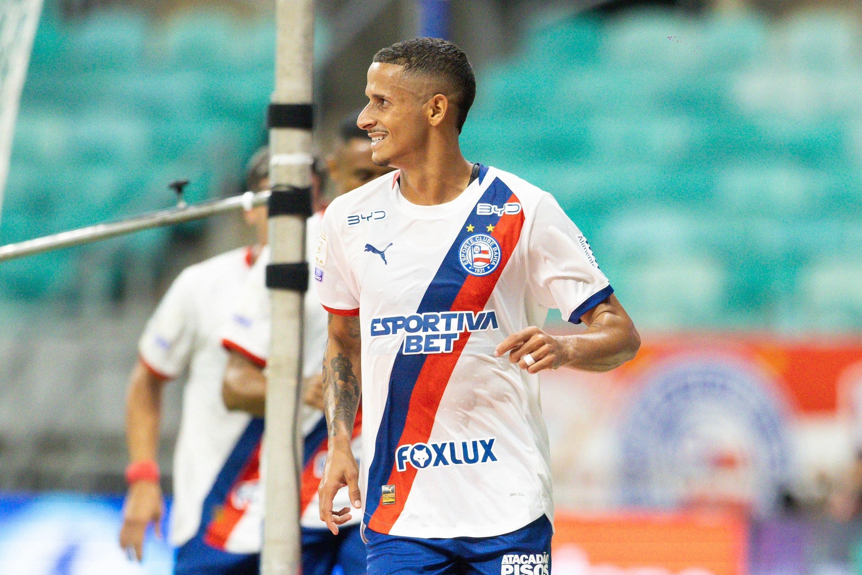 Vice-artilheiro do Brasileirão, Luciano Juba é ovacionado por torcida do Bahia