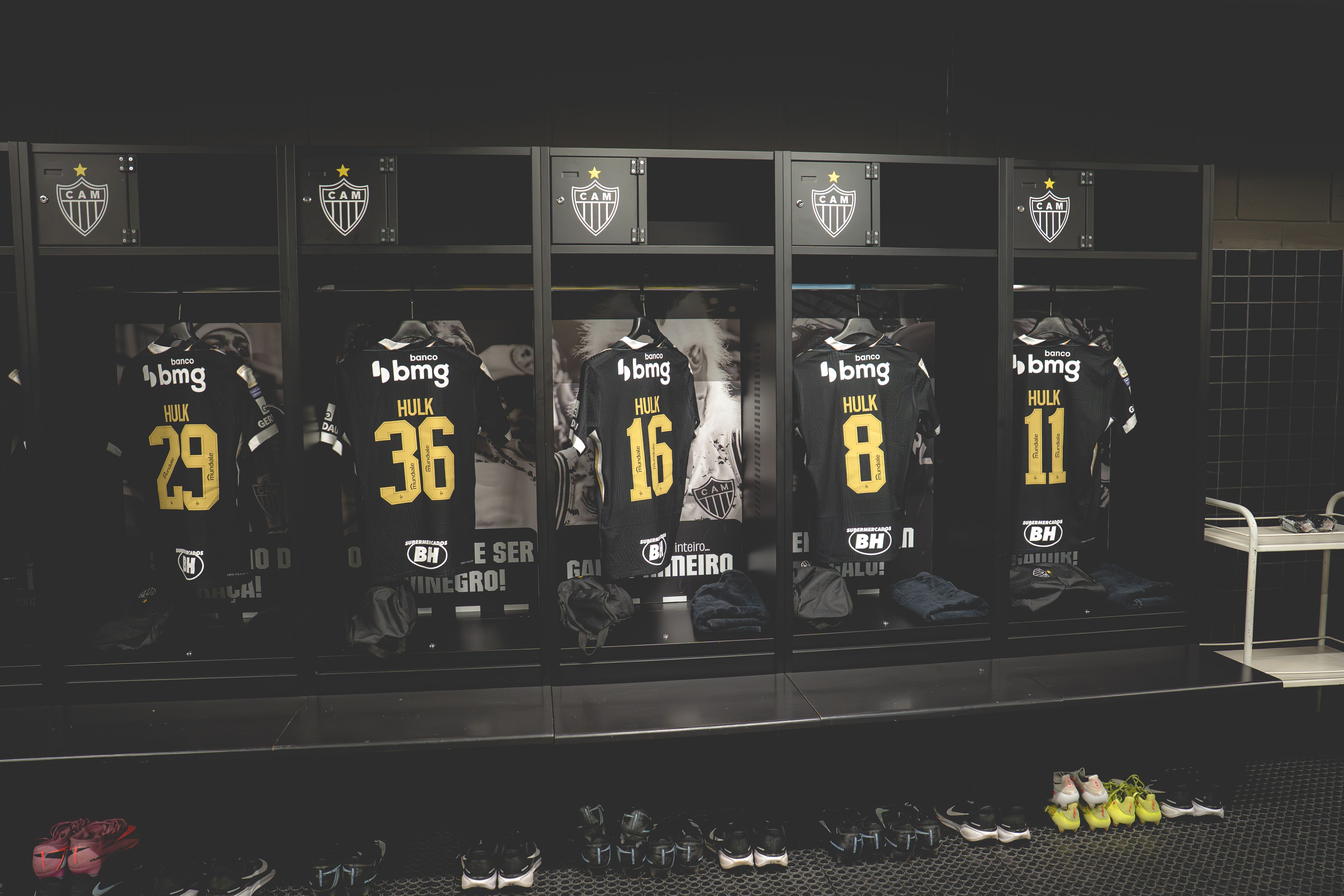 Titular sente dores no aquecimento e força mudança no Atlético contra o Botafogo