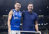 Cruzeiro presta homenagem a zagueiro antes de duelo com o Goiás pela Copa do Brasil