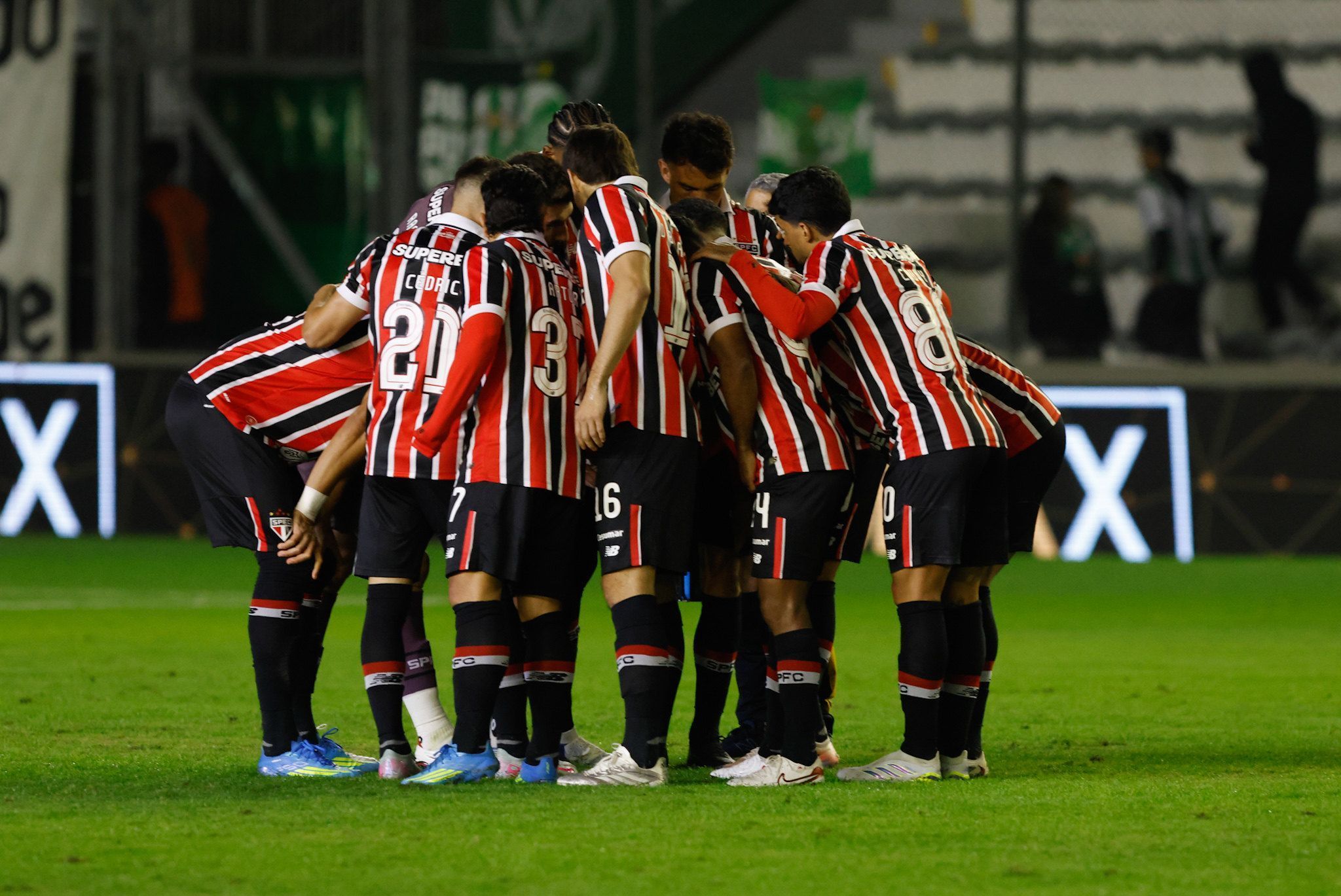 Com permanência incerta de diretor, São Paulo inicia busca por novo técnico