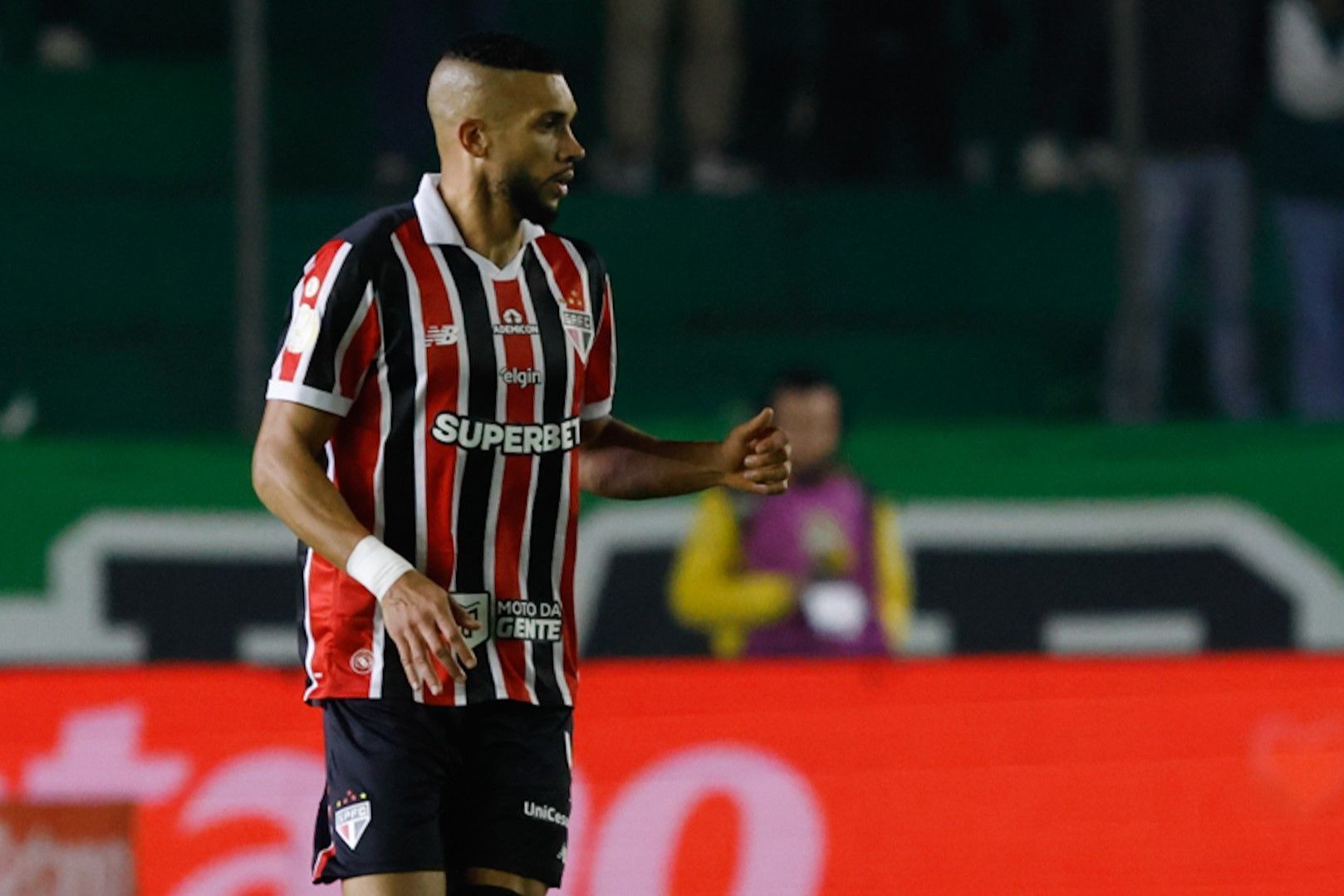 Fora do São Paulo, zagueiro Dória se pronuncia sobre rescisão contratual