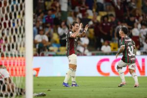 Fluminense vence São Paulo no Maracanã e cola nos líderes do Brasileirão