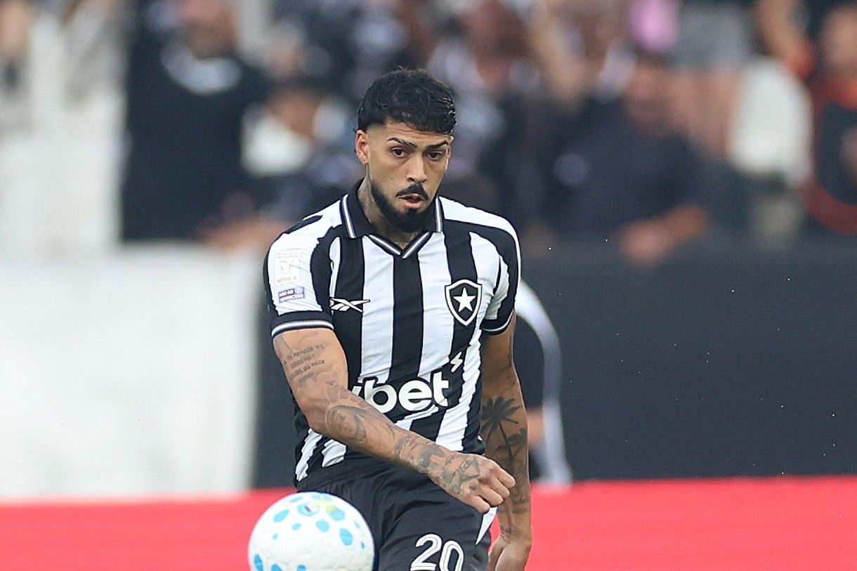 Barboza faz forte desabafo após último jogo pelo Botafogo no Nilton Santos