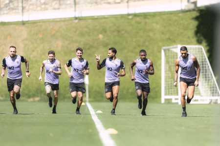 Maycon, Bernard, Natanael, Renan Lodi Alan Minda e Ruan Tressoldi em treino do Atlético na Cidade do Galo