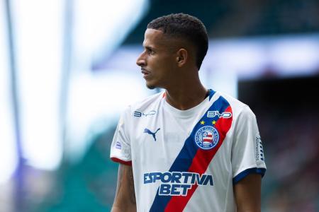 Luciano Juba em campo pelo Bahia em jogo do Campeonato Brasileiro