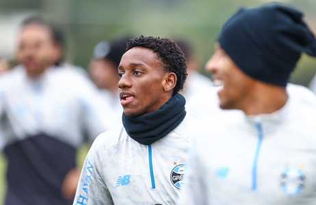 Gabriel Mec é titular do Grêmio de Luís Castro