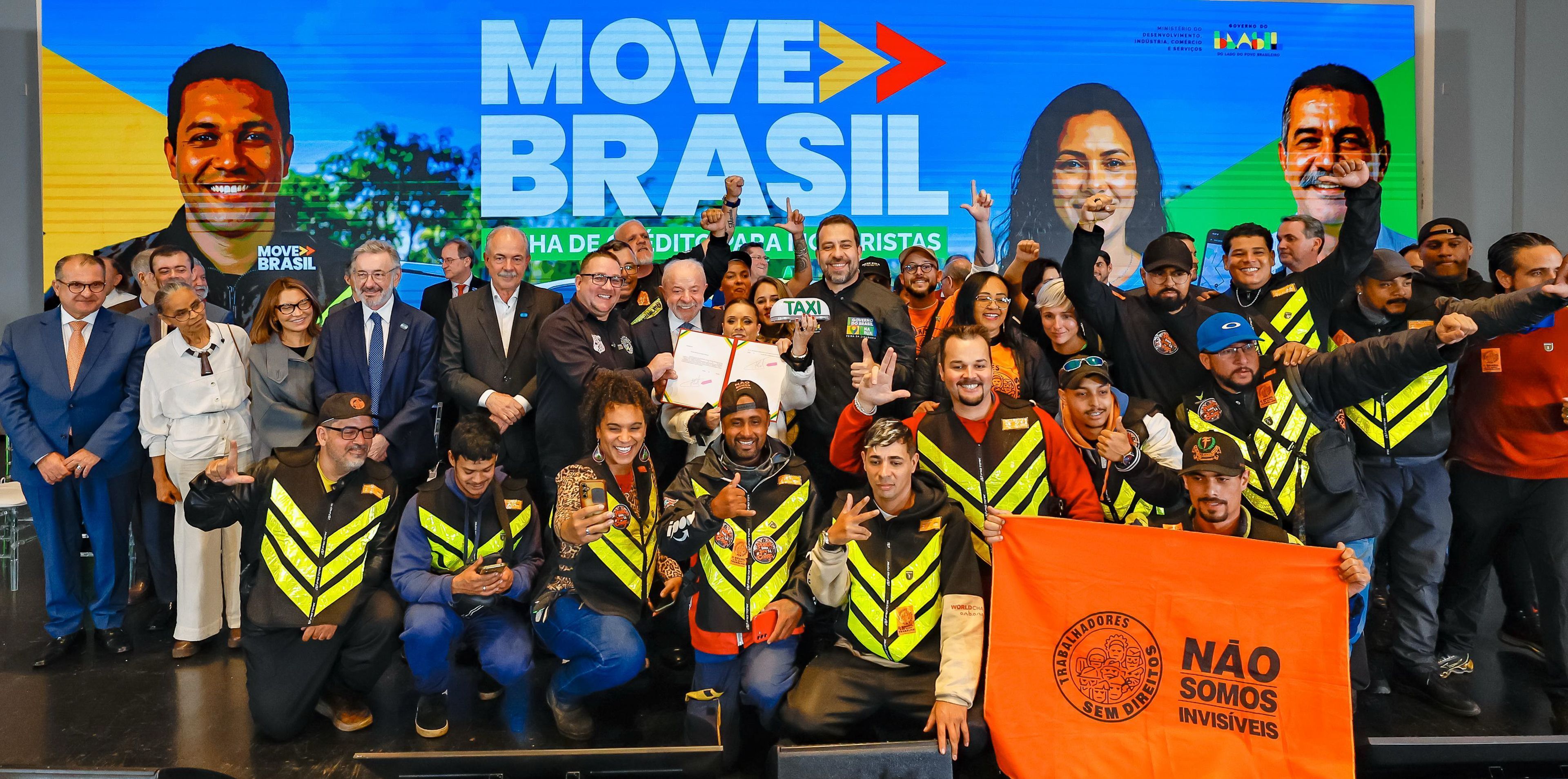 Lula promete instalar pontos de descanso para caminhoneiros em 41 rodovias do país