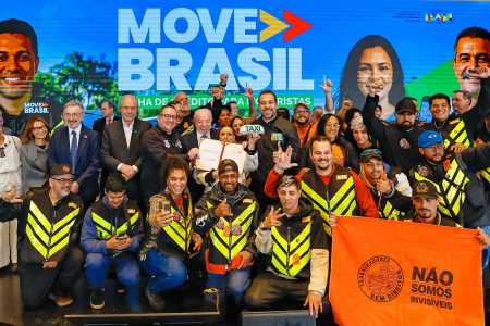 Lula promete instalar pontos de descanso para caminhoneiros em 41 rodovias do país