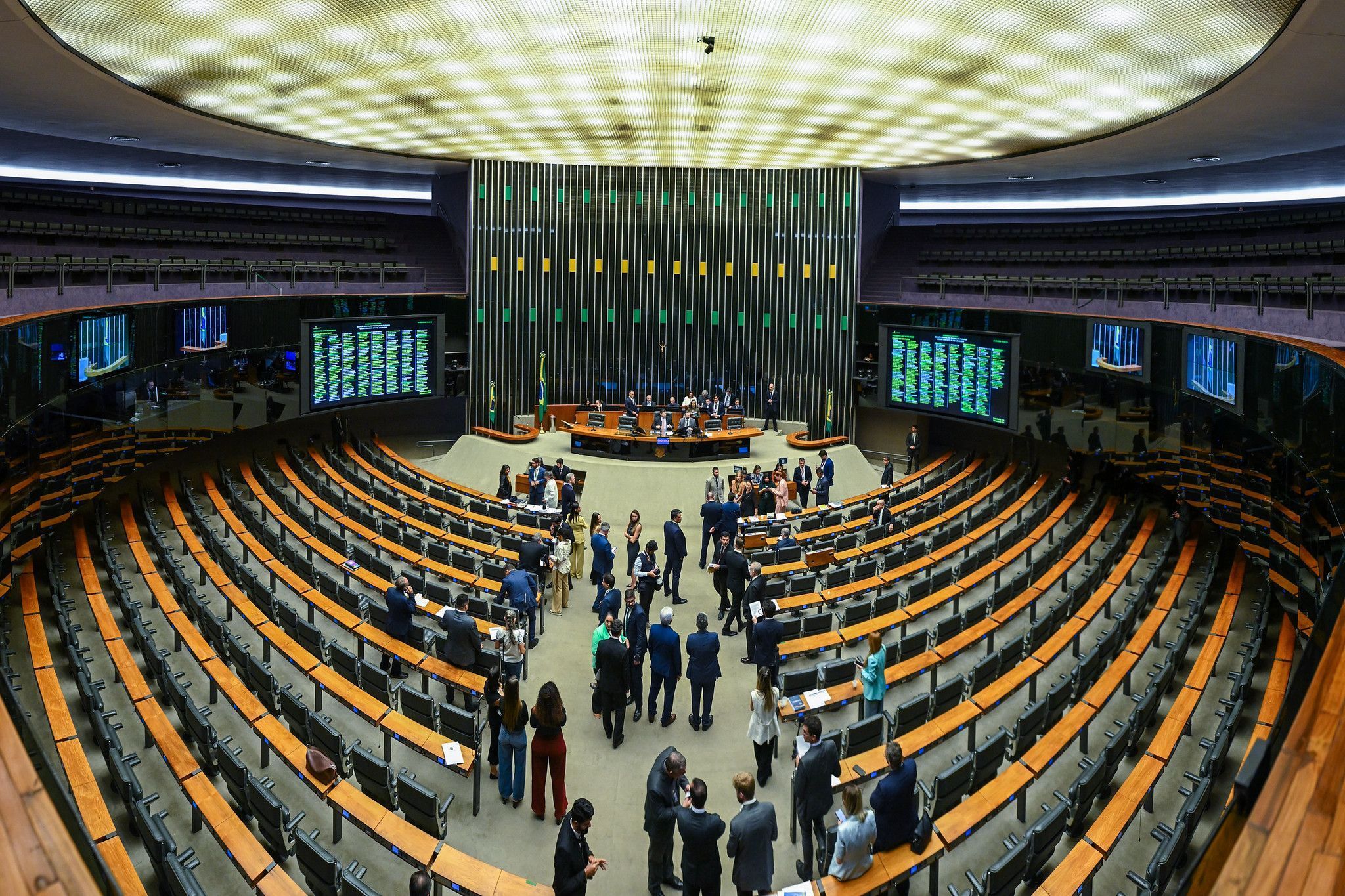 Congresso derruba vetos de Lula e libera repasses públicos em ano eleitoral