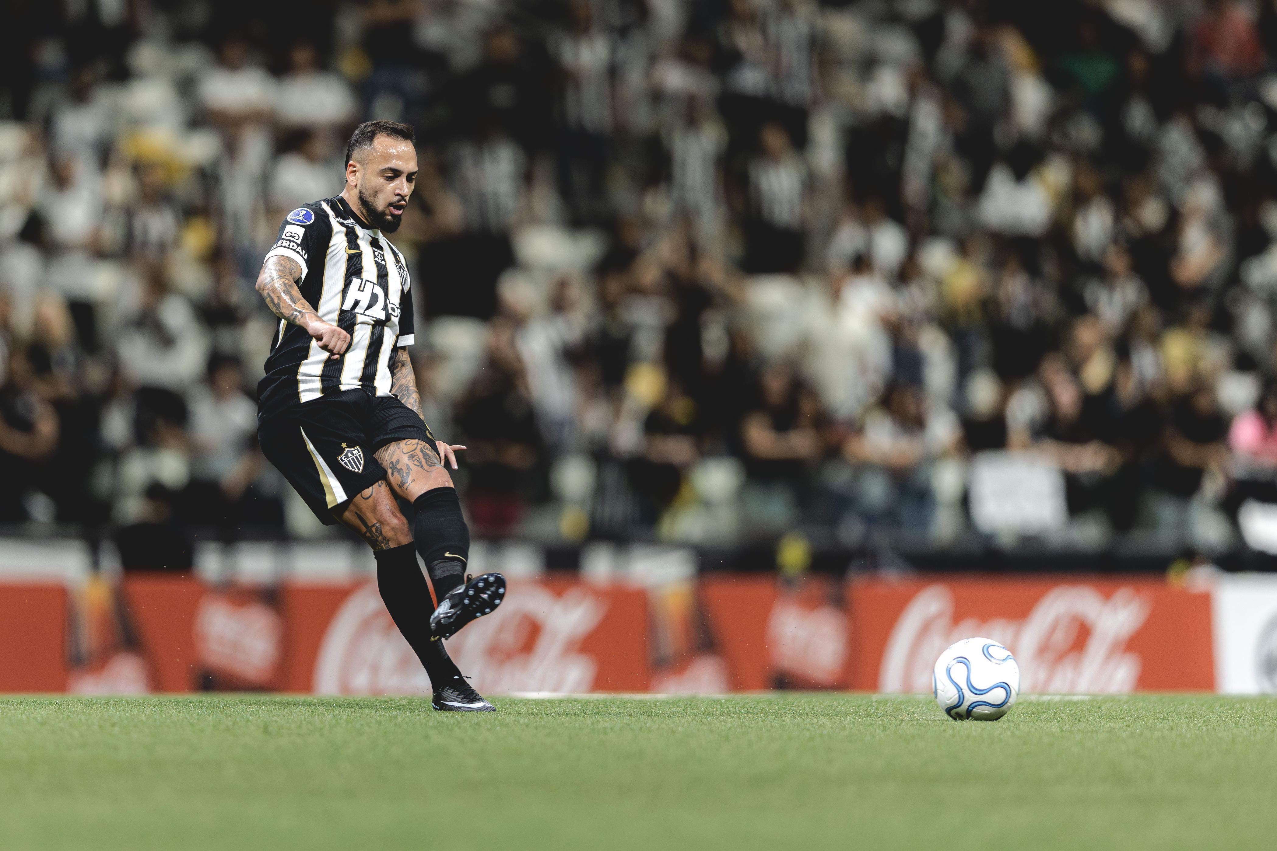 Titular do Atlético, Maycon projeta momento inédito contra o Corinthians