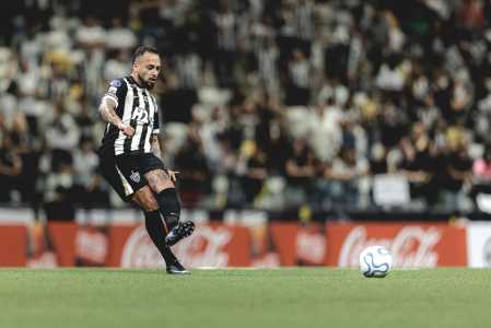 Maycon em ação pelo Galo