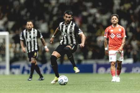 Junior Alonso em ação pelo Atlético contra o Cienciano na Arena MRV, pela Copa Sul-Americana