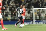 Minda alcança feito inédito e demonstra estar 100% no Atlético