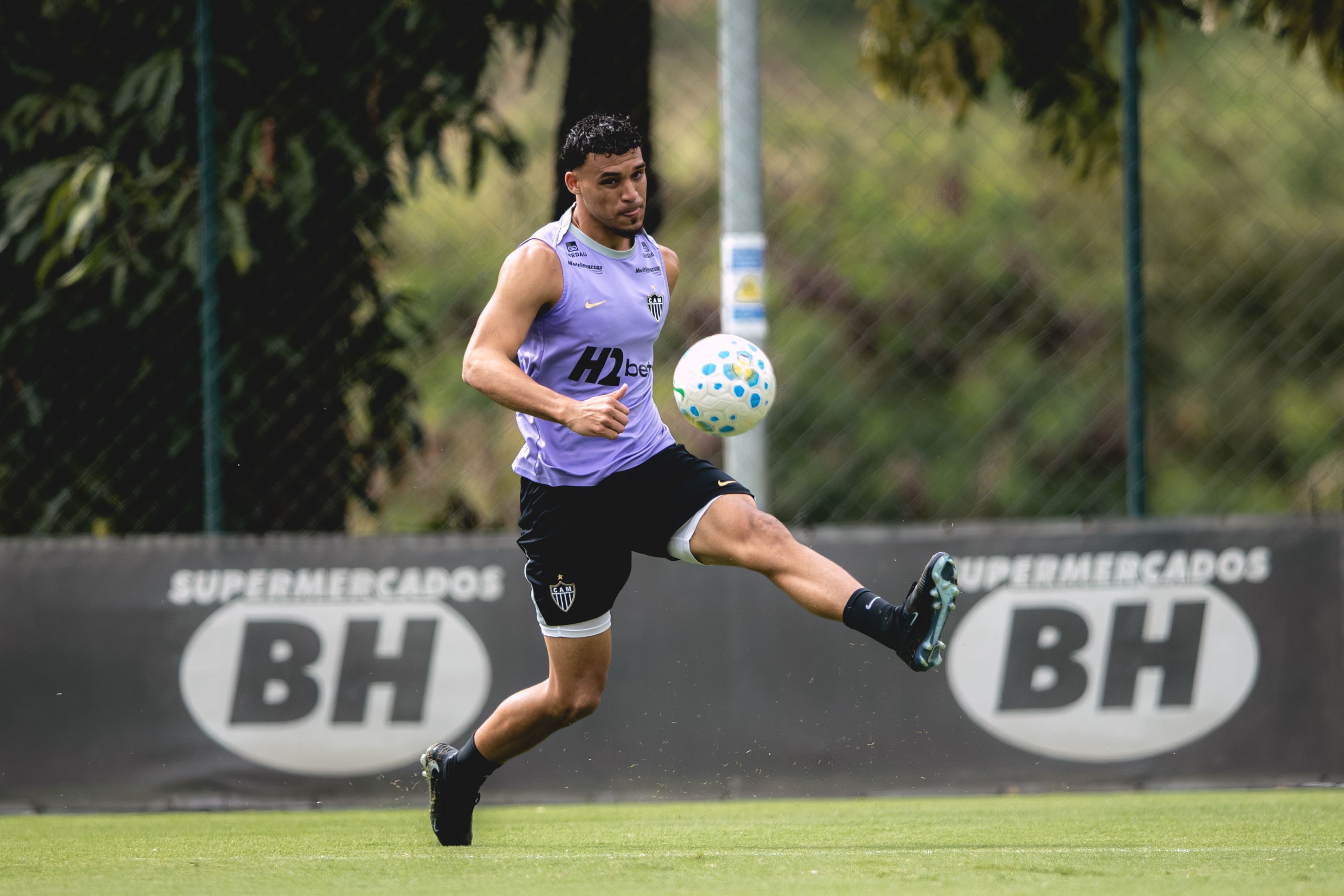 Atlético relaciona 24 jogadores para duelo com Corinthians; veja lista