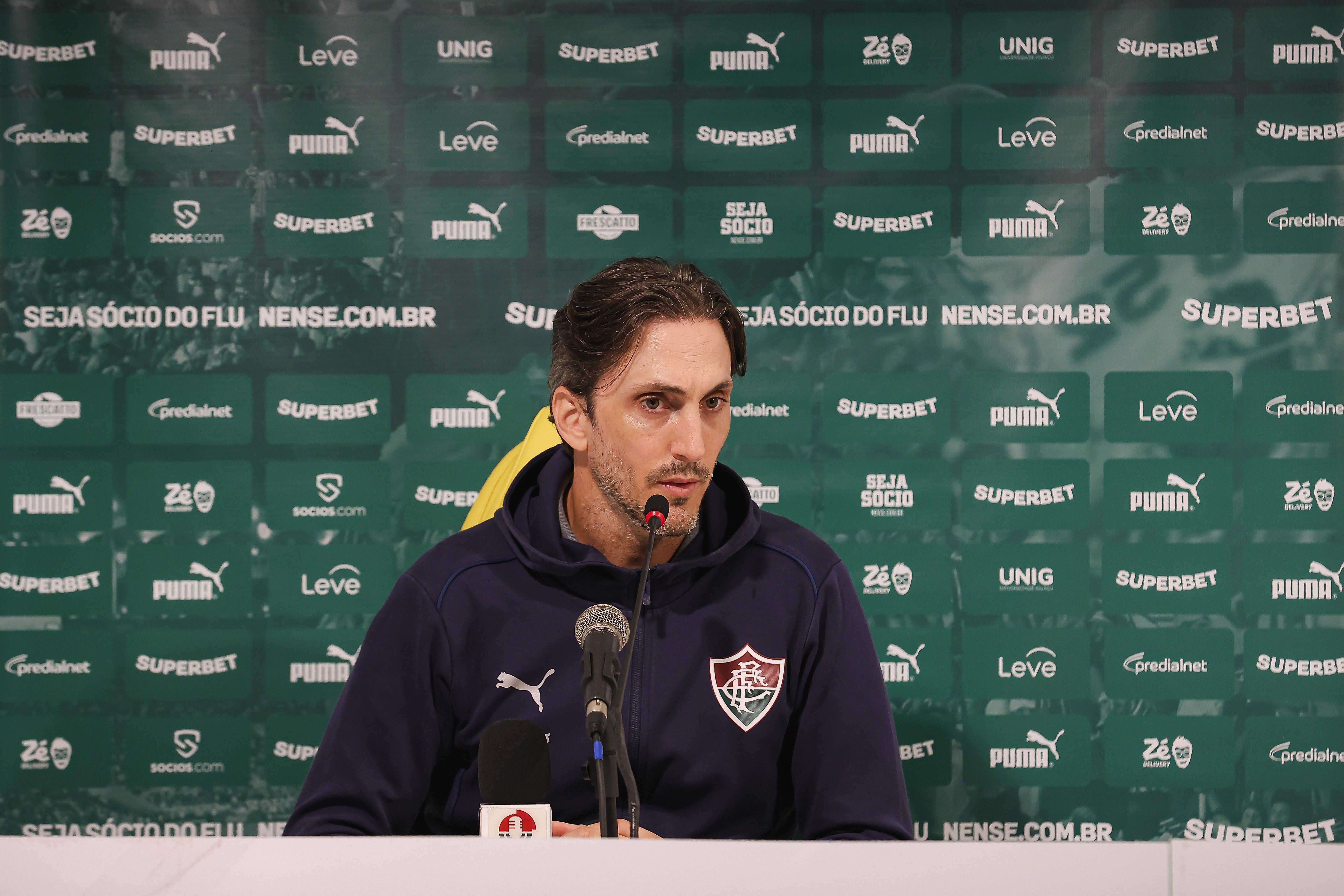 Zubeldía vê jogo ruim do Fluminense, mas destaca ‘equivoco feio’ do árbitro