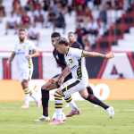 São Bernardo segura pressão, marca na reta final e vence Atlético-GO pela Série B