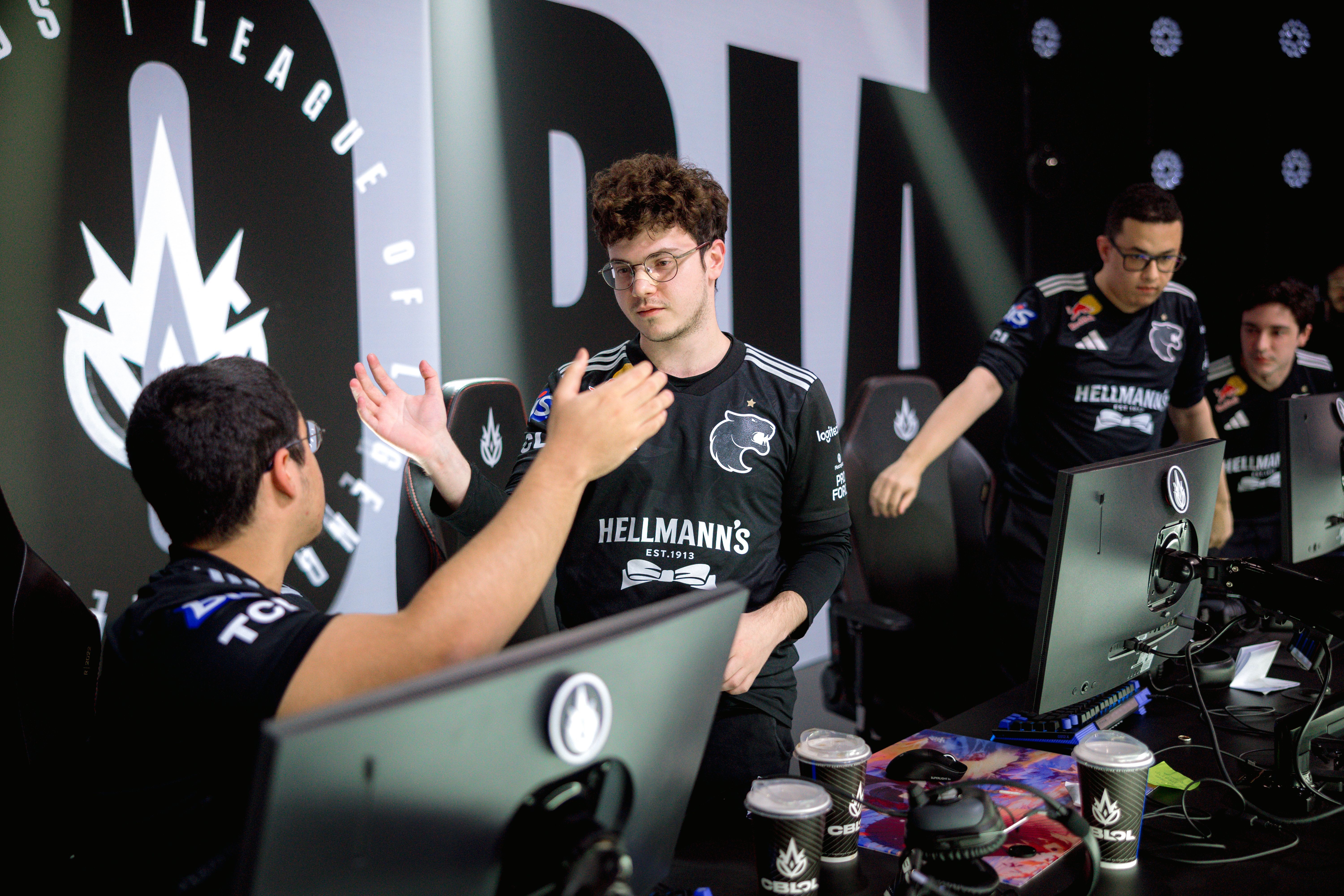 CBLOL: FURIA atropela RED Canids e garante vaga na final do 1º split