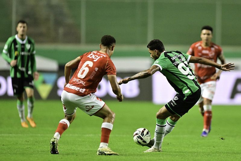 América perde de virada para o Vila Nova e segue sem vencer na Série B
