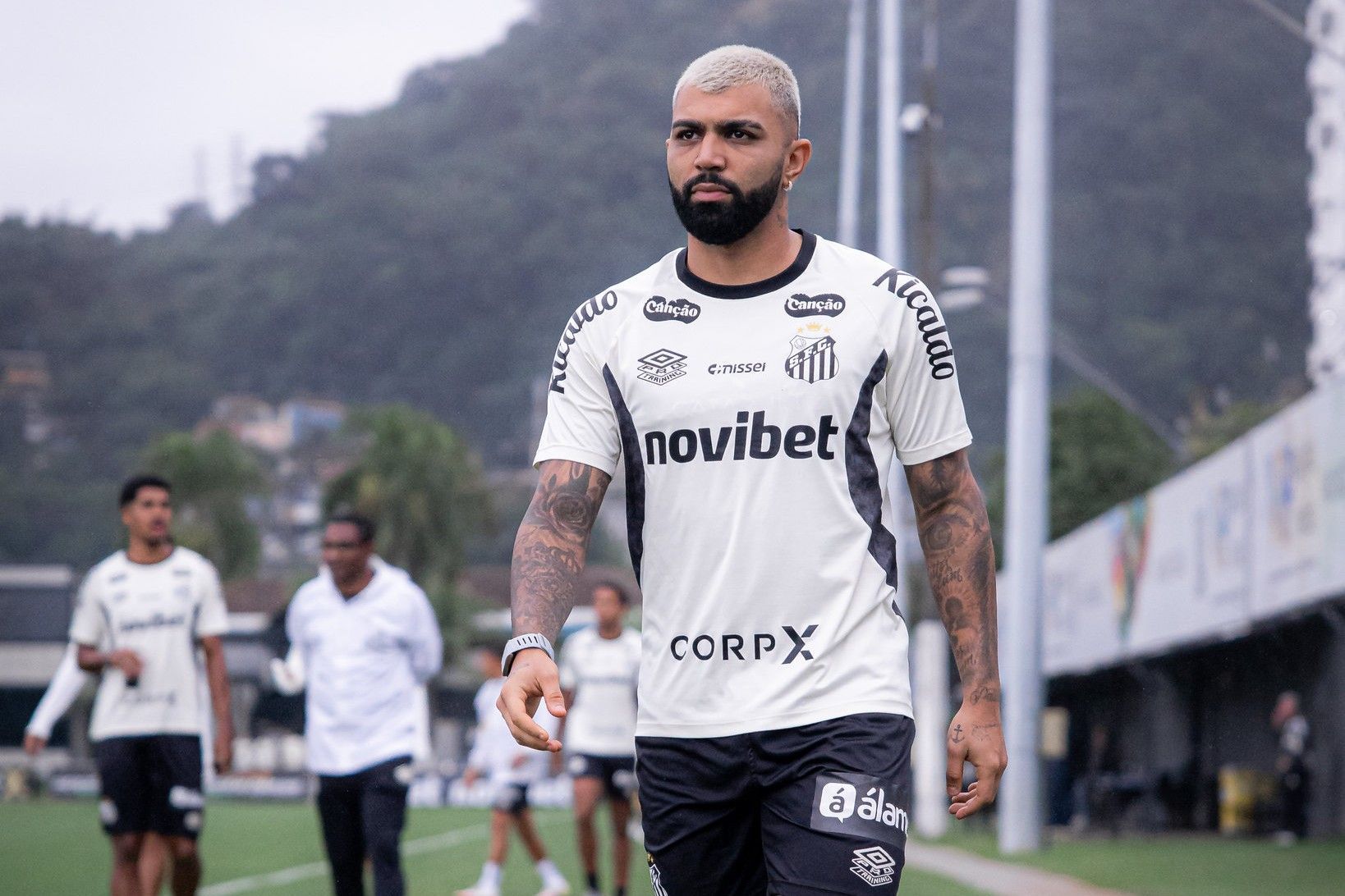 Santos recebe Deportivo Cuenca em busca de playoffs da Sul-Americana
