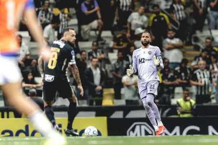 Everson em ação na classificação do Galo às oitavas da Sul-Americana 2026