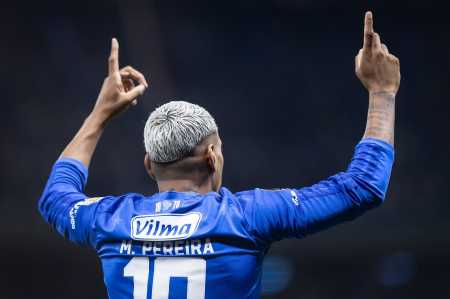 Matheus Pereira, do Cruzeiro, celebra gol sobre o Barcelona-EQU • Gustavo Aleixo/Cruzeiro
