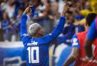 Pequetito 'se rende' a Matheus Pereira e o compara a Dirceu Lopes, ídolo do Cruzeiro