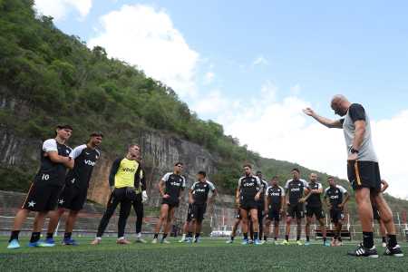 Treino do Botafogo antes de jogo contra o Bahia Imagem protegida pela Lei do Direito Autoral Nº 9.610, DE 19 DE FEVEREIRO DE 1998. Sendo proibido qualquer uso comercial, remunerado e manipulacao/alteracao da obra. • Vitor Silva / Botafogo