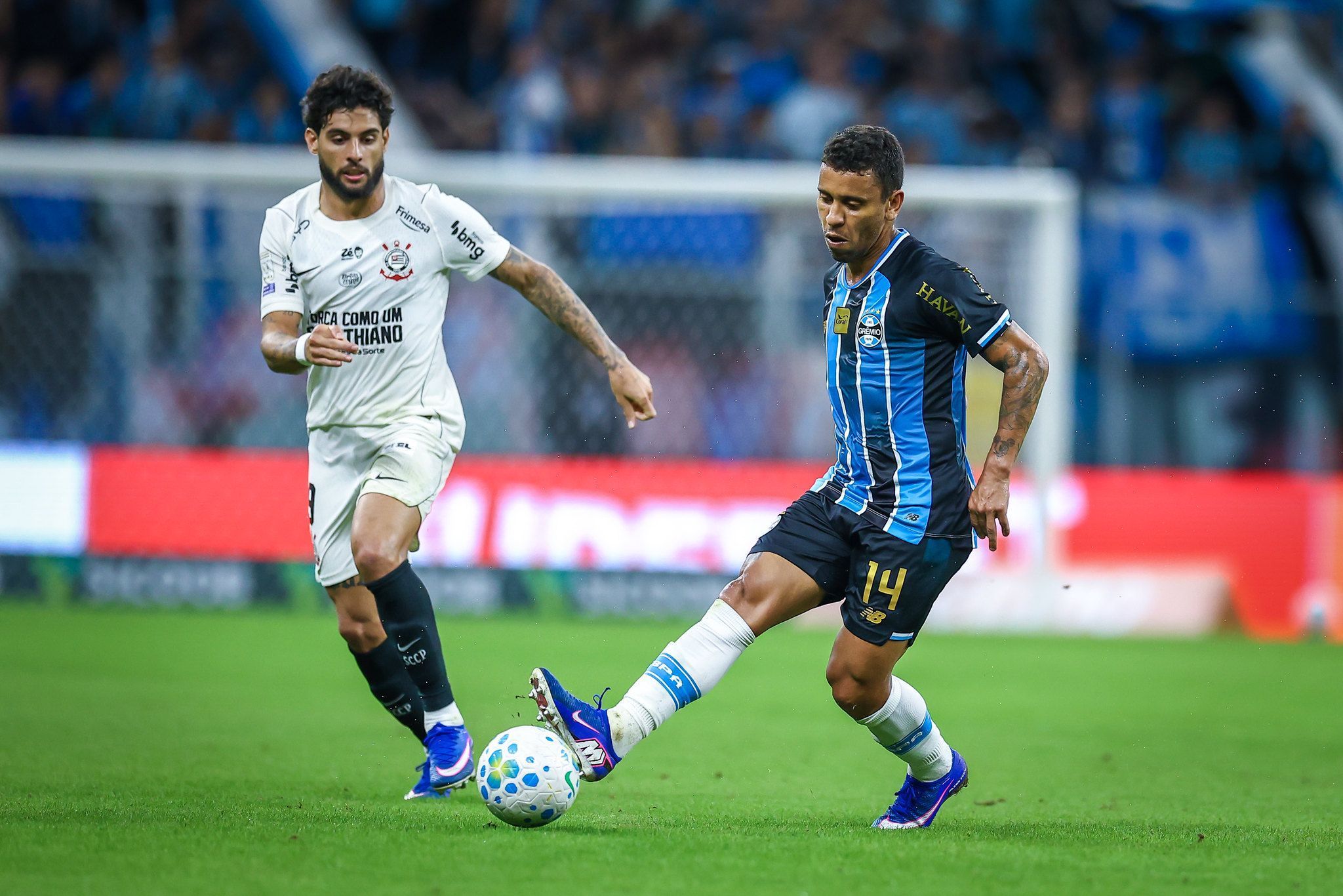 Corinthians vence Grêmio de virada e sobe posições no Brasileiro