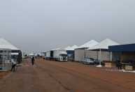 Área da Expocafé começa a receber a estrutura dos estantes