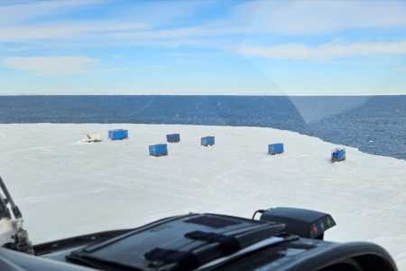 Estação antártica descobre seus contêineres flutuando em iceberg após nevasca