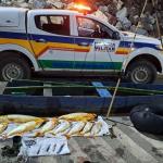 Pescadores ilegais se jogam no rio pra fugir de abordagem da PM