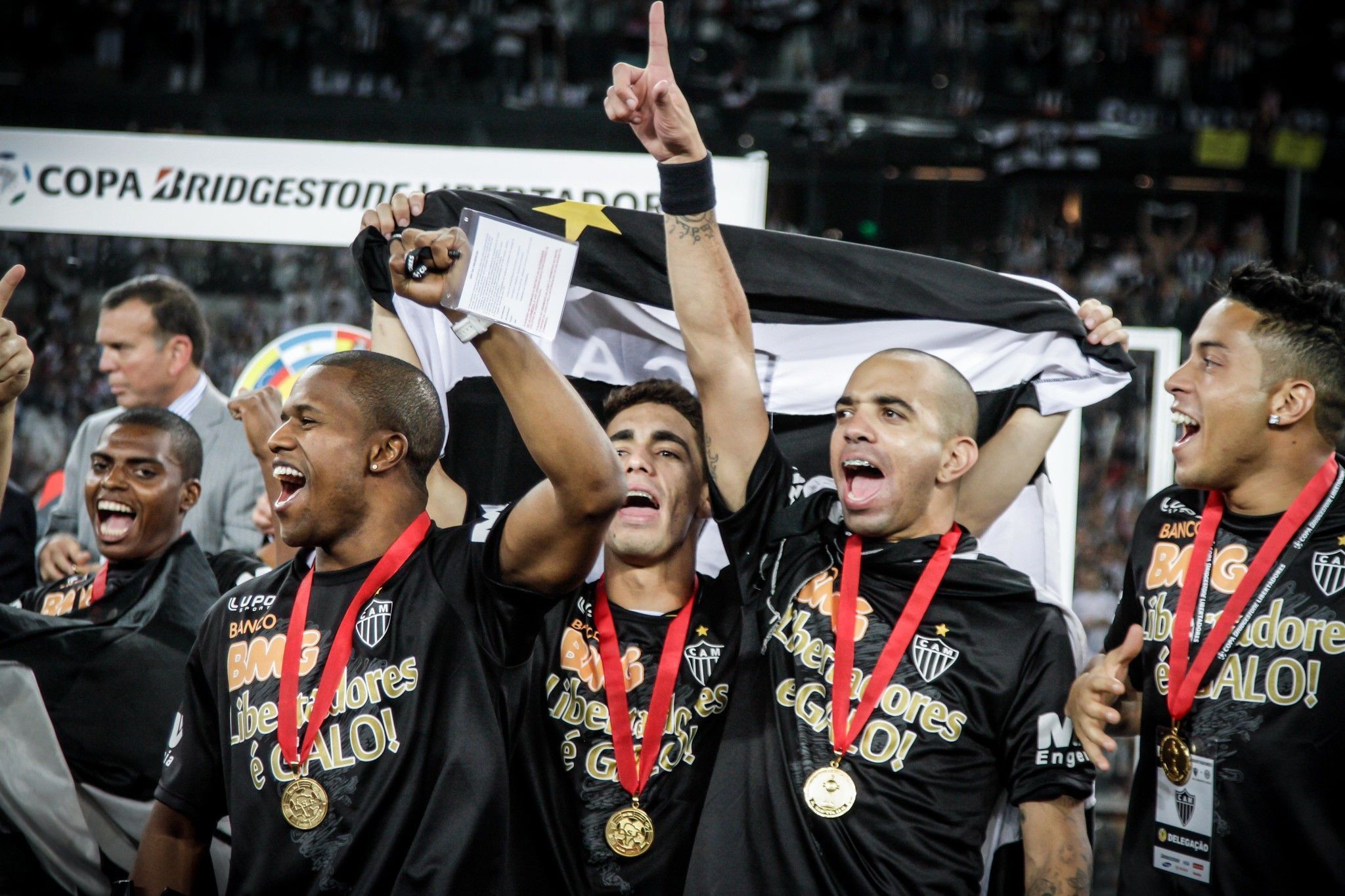 Campeão da Libertadores pelo Atlético é homenageado por marca em clube paulista