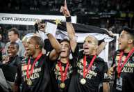 Campeão da Libertadores pelo Atlético é homenageado por marca em clube paulista