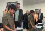 Juíza argentina se emociona ao oficializar adoção de jovem de 15 anos; veja vídeo