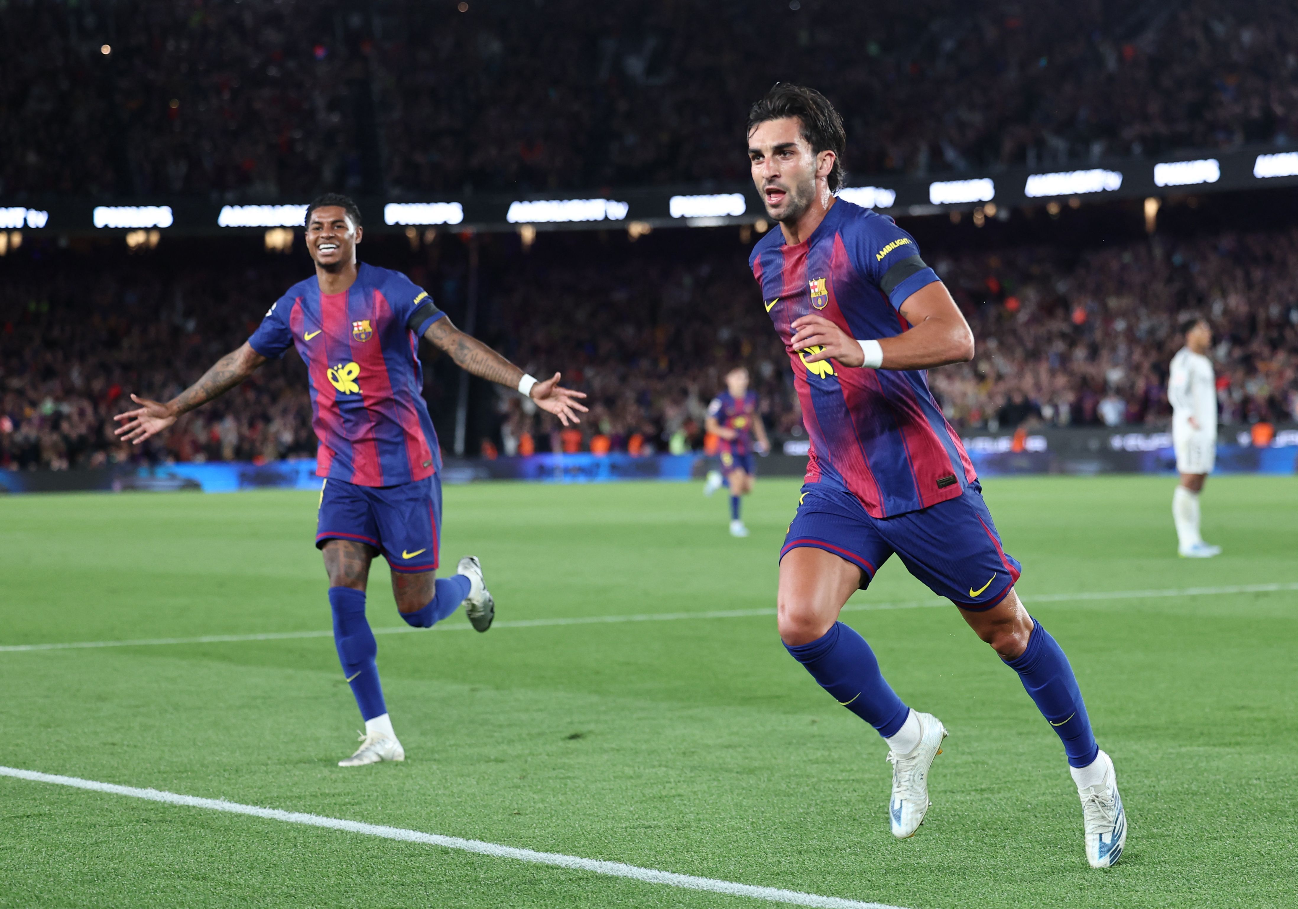 Barcelona domina, vence Real Madrid e conquista o título do Campeonato Espanhol