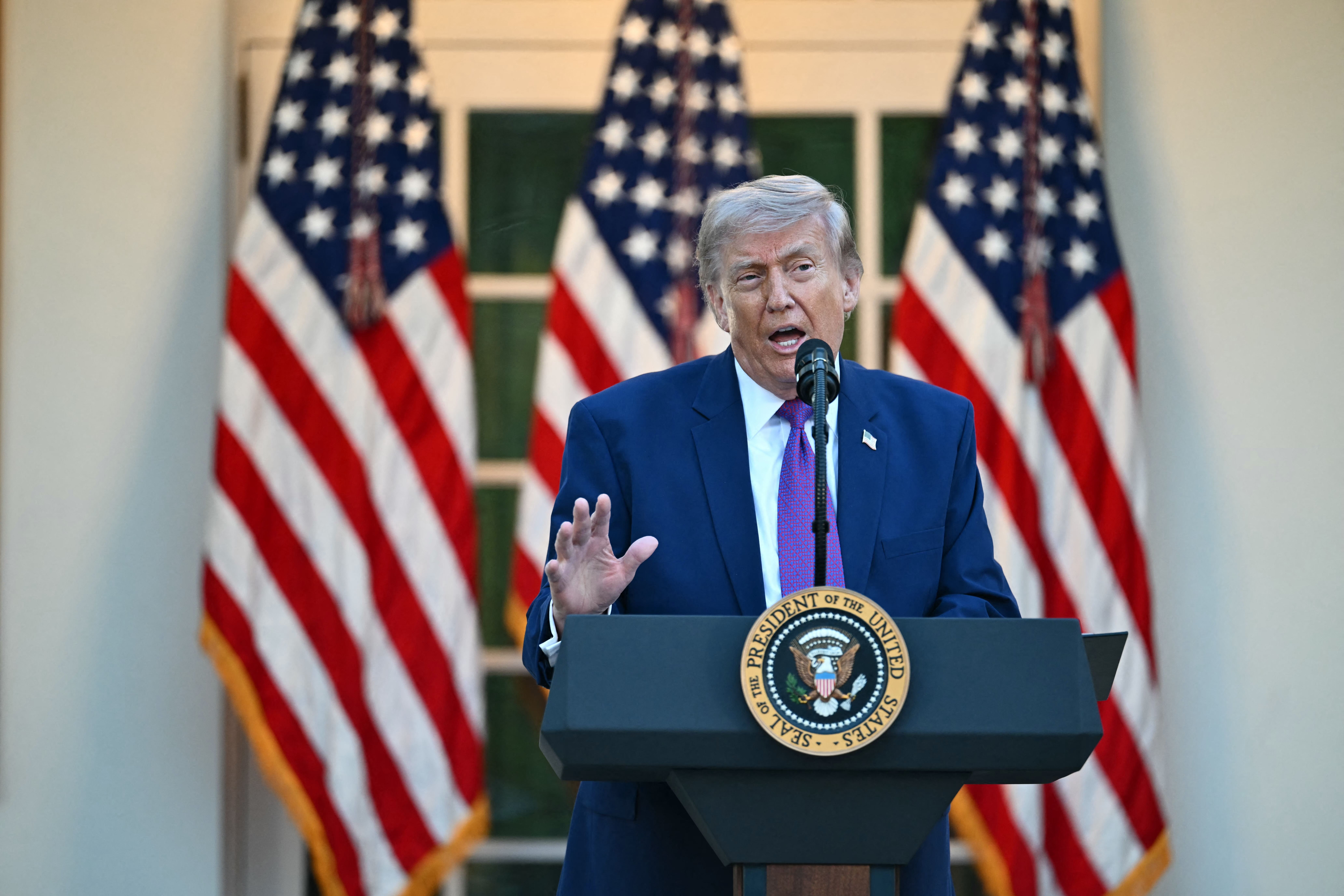 Trump suspende ataque planejado ao Irã mas mantém Forças Armadas em prontidão