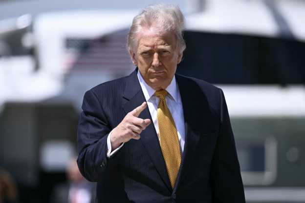 Trump diz que os Estados Unidos estão 'libertando Cuba' e faz ameaça contra ilha