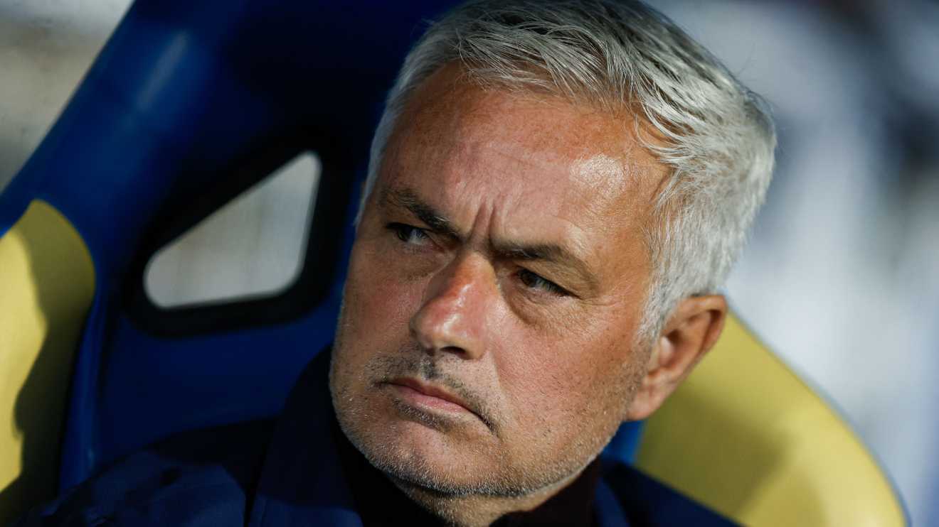 A caminho do Real, Mourinho fecha campeonato invicto pelo Benfica