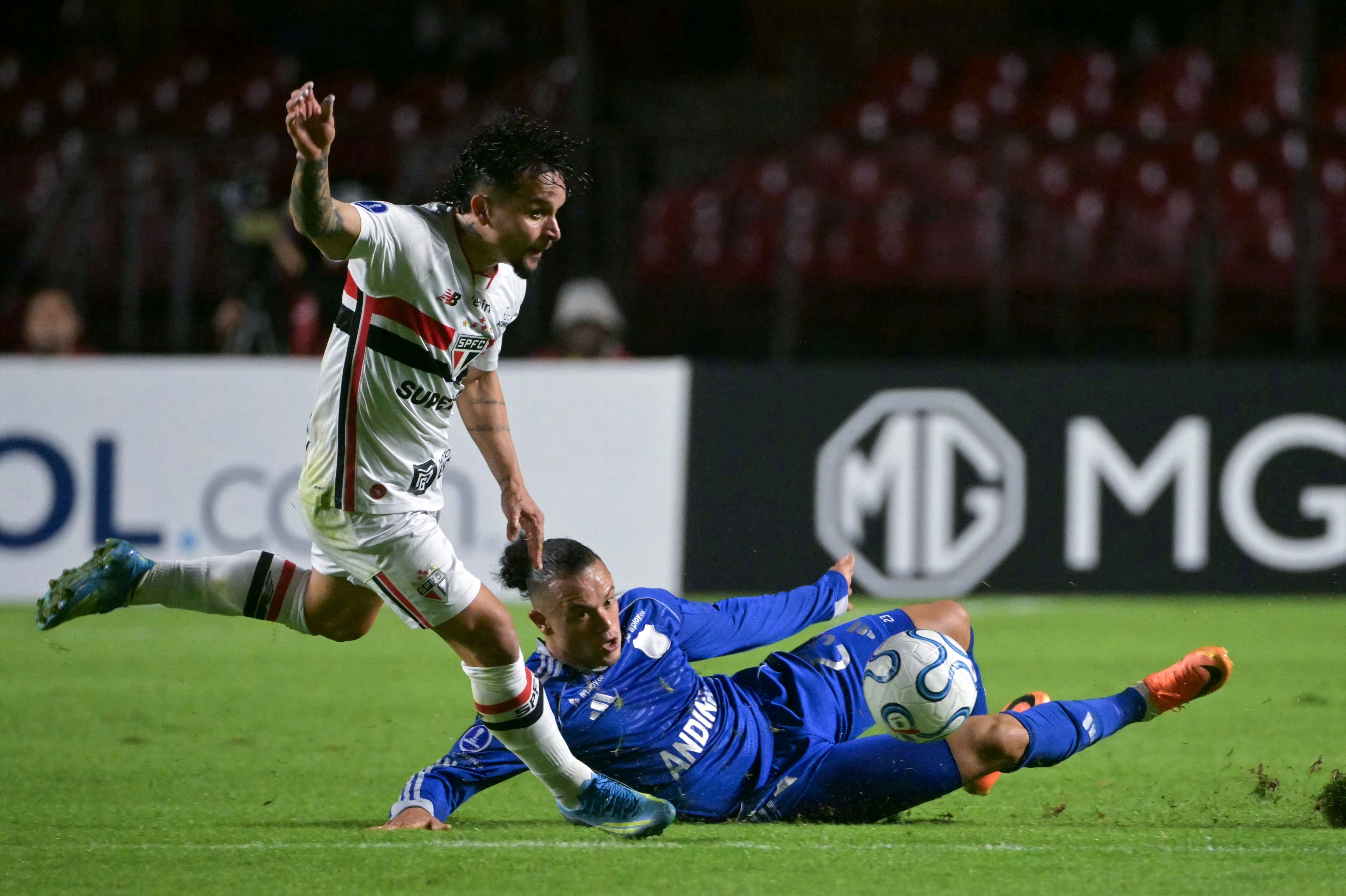 Em estreia de Dorival, São Paulo empata com Millonarios e vê grupo aberto na Sula