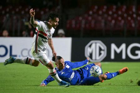 Artur e Leonardo Castro durante São Paulo x Millonarios