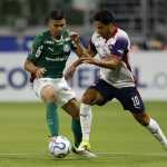 Torcedores do Palmeiras protestam após derrota para Cerro Porteño