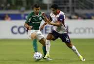 Torcedores do Palmeiras protestam após derrota para Cerro Porteño