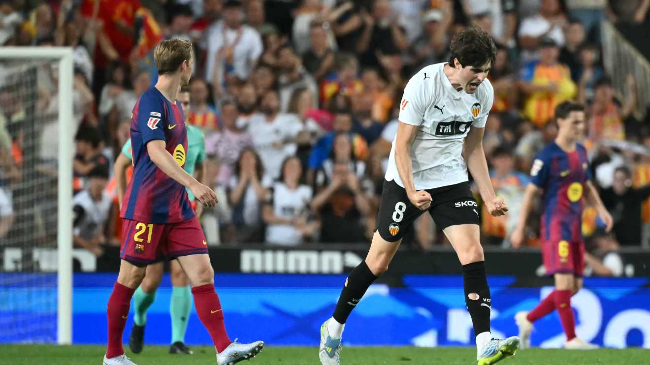 Campeão, Barcelona encerra temporada com derrota para o Valencia pelo Espanhol