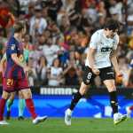 Campeão, Barcelona encerra temporada com derrota para o Valencia pelo Espanhol